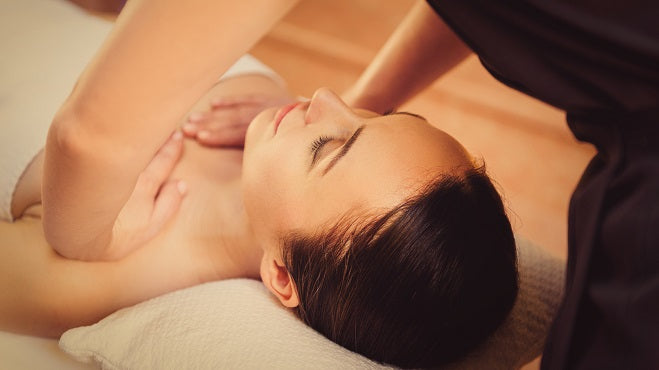 Massage soin buste et décolleté